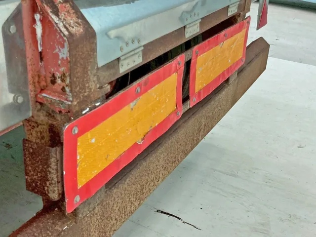 リヤ中央の反射板に少々歪みがあります。|コダイラ  KDL225Cの写真16