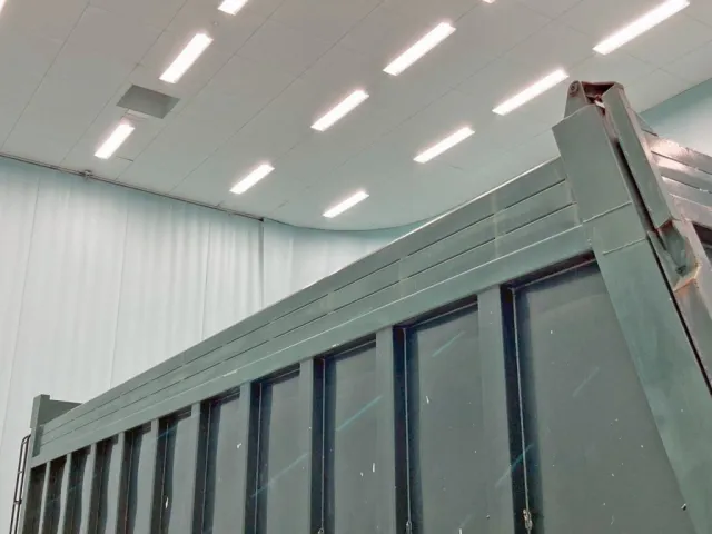 アオリ上部がカサ増しされています。(助手席側)|コダイラ  KDL225Cの写真17