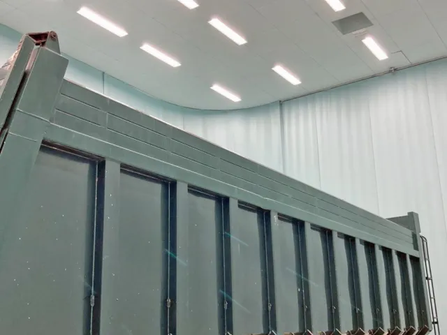 アオリ上部がカサ増しされています。(運転席側)|コダイラ  KDL225Cの写真18