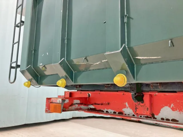 ボディー助手席側前方に引きキズがあります。|コダイラ  KDL225Cの写真20