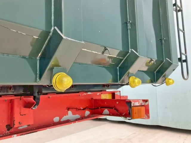 ボディー運転席側前方に引きキズがあります。|コダイラ  KDL225Cの写真21