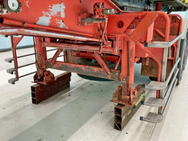 脚は油圧式です。|コダイラ  KDL225Cの写真26