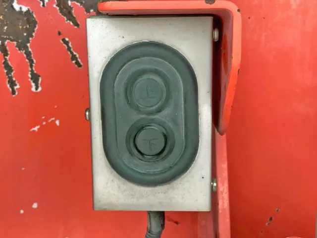 補助脚の昇降スイッチです。|コダイラ  KDL225Cの写真29