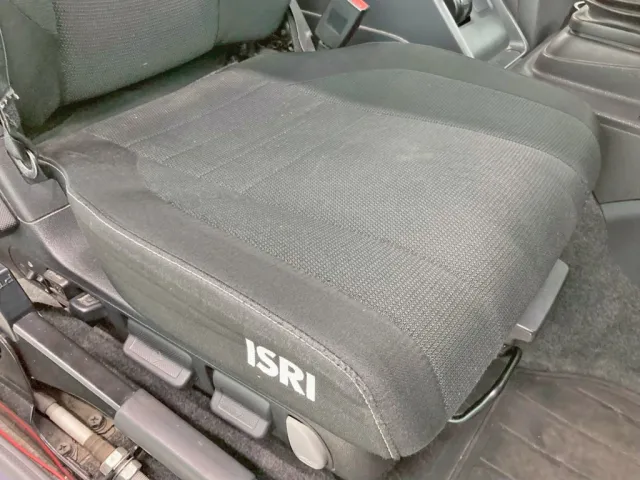 運転席座面にヘタリがあります。|いすゞ ギガ 2DG-EXZ52CKの写真9