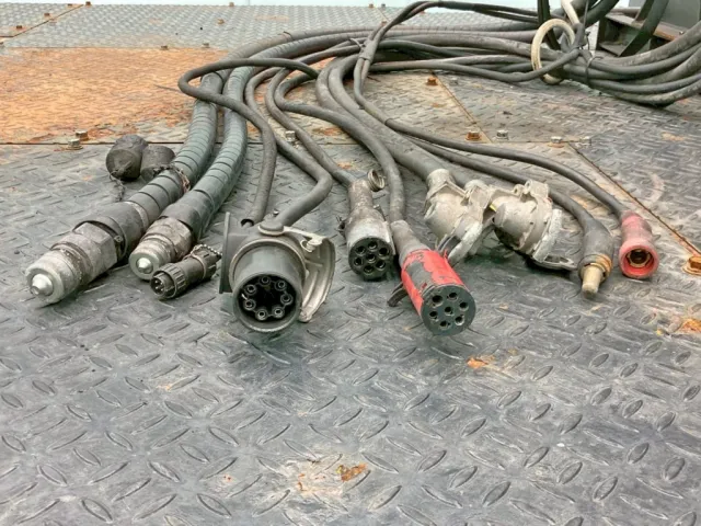 接続コネクター類です。|いすゞ ギガ 2DG-EXZ52CKの写真14