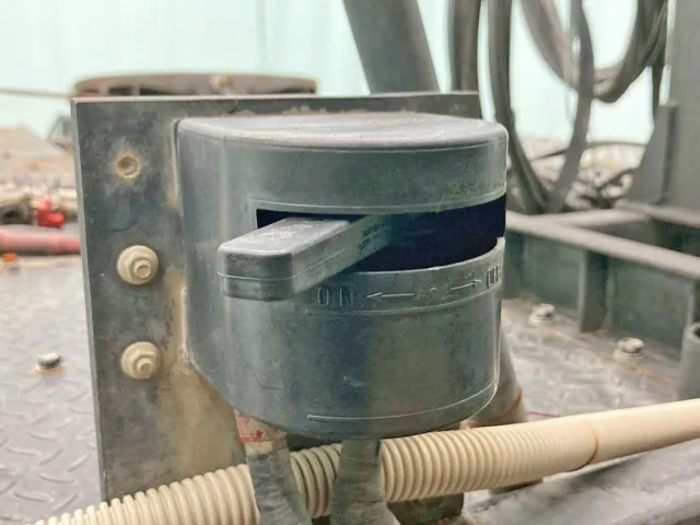 トレーラの電源スイッチです。|いすゞ ギガ 2DG-EXZ52CKの写真15