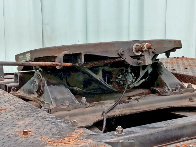 十字カプラです。|いすゞ ギガ 2DG-EXZ52CKの写真16