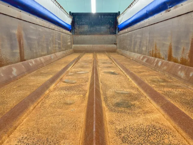 床はアングル加工されています。|東邦 TF36H2C3改の写真14