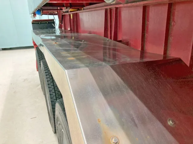 運転席側リヤフェンダーに歪みがあります。|東邦  TF36H2C3改の写真32