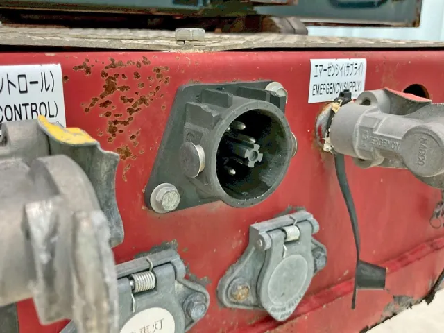 ABSケーブルコネクターのフタが欠品しています。|東邦  TF36H2C3改の写真36