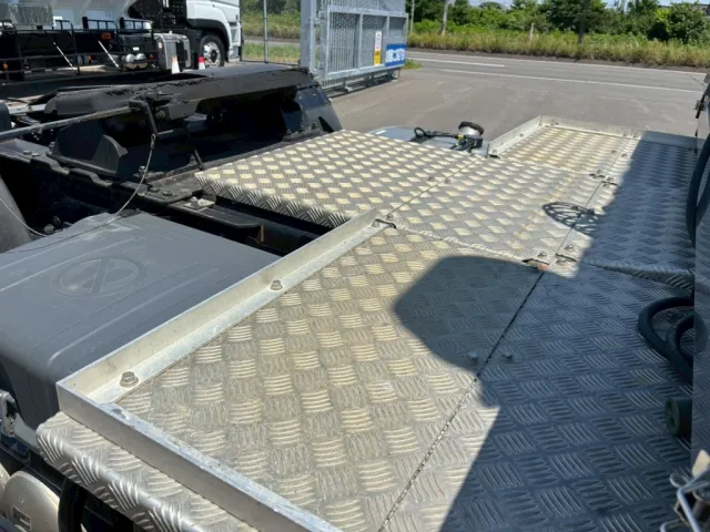 踊り場の状態です。|三菱 スーパーグレート 2PG-FP74HERの写真11