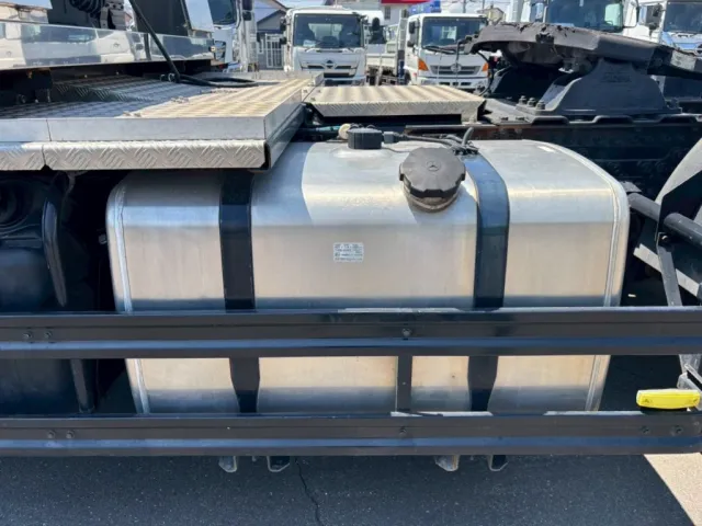 燃料タンクは400Lです。|三菱 スーパーグレート 2PG-FP74HERの写真16