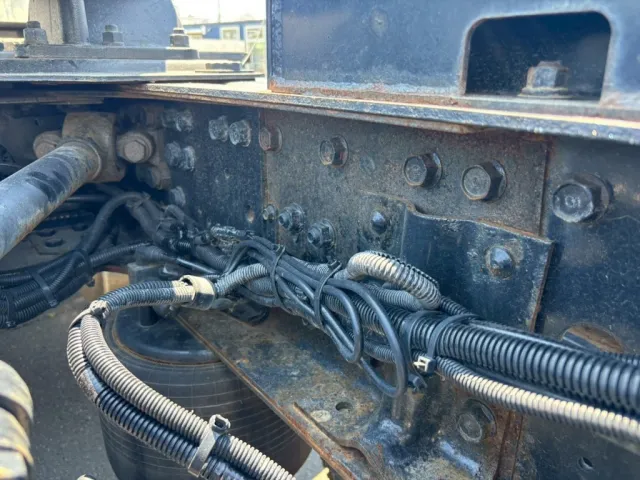 シャーシ内側の状態です。|三菱 スーパーグレート 2PG-FP74HERの写真25