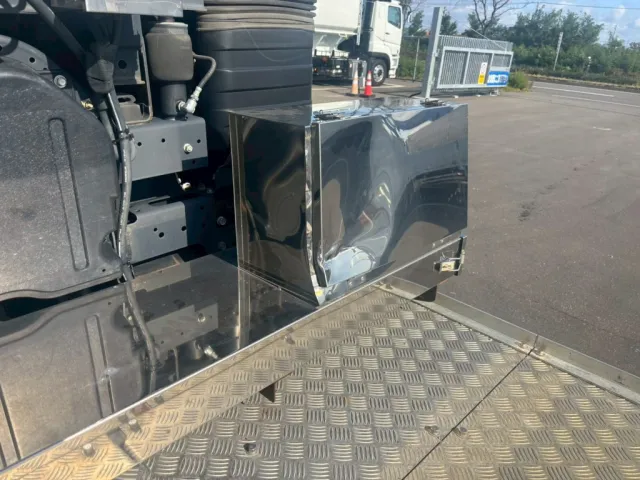 運転席側工具箱へこみあります。|三菱 スーパーグレート 2PG-FP74HERの写真27