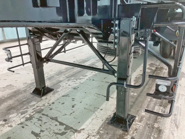 脚は手動式です。|トレクス  PFB34112改の写真18