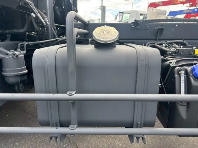 燃料タンクは100Lです。|日野 レンジャー 2KG-FD2ABA(2WD)の写真17