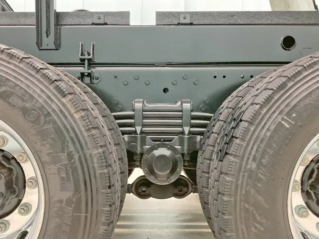 リーフサスです。|三菱 スーパーグレート 2PG-FV80VZの写真5