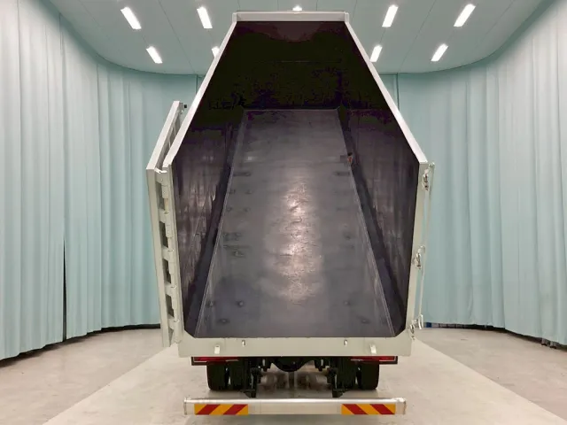 床は鉄板です。|三菱 スーパーグレート 2PG-FV80VZの写真8