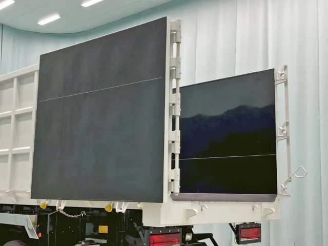 リヤゲートは片開き式です。|三菱 スーパーグレート 2PG-FV80VZの写真18