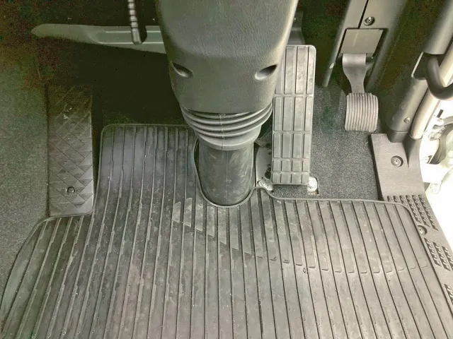 2ペダル仕様です。|三菱 スーパーグレート 2PG-FV80VZの写真25