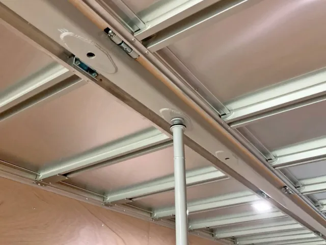 突っ張り棒付きです。|トレクス  PFB34118の写真12