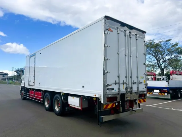 いすゞ ギガ QPG-CYL77Bの写真3