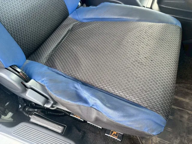 座面ヘタリあります。|いすゞ ギガ QPG-CYL77Bの写真9