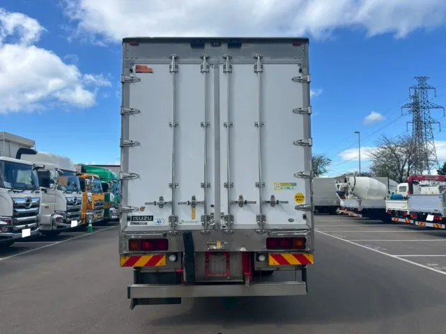 いすゞ ギガ QPG-CYL77Bの写真10