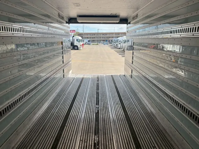 いすゞ ギガ QPG-CYL77Bの写真13