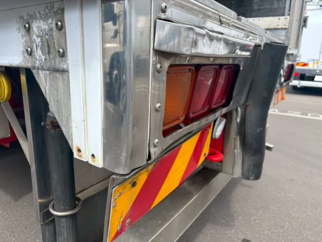 リヤレール曲がりあります。|いすゞ ギガ QPG-CYL77Bの写真23