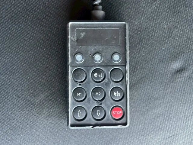 エアサスのコントローラーです。|いすゞ ギガ QPG-CYL77Bの写真35