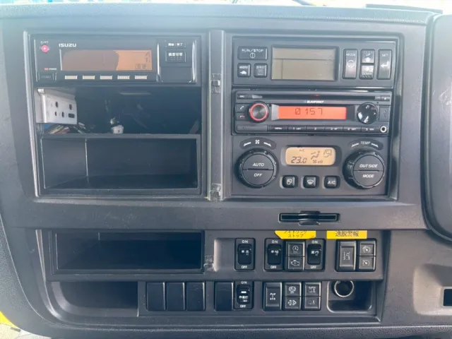 デジタコ液晶割れあります。|いすゞ ギガ QPG-CYL77Bの写真38