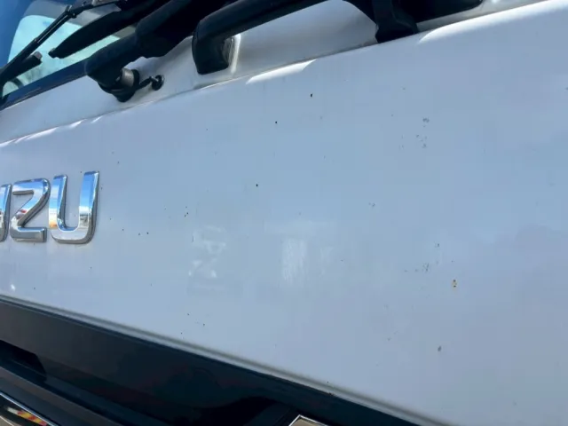 フロントパネル飛び石、細かい点錆あります。|いすゞ ギガ QPG-CYL77Bの写真44