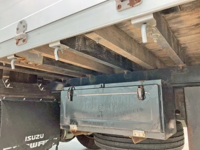シャーシとネタの状態です。(縦ネタは鉄製・横ネタは木製です)|いすゞ フォワード QPG-FTR34S2の写真6