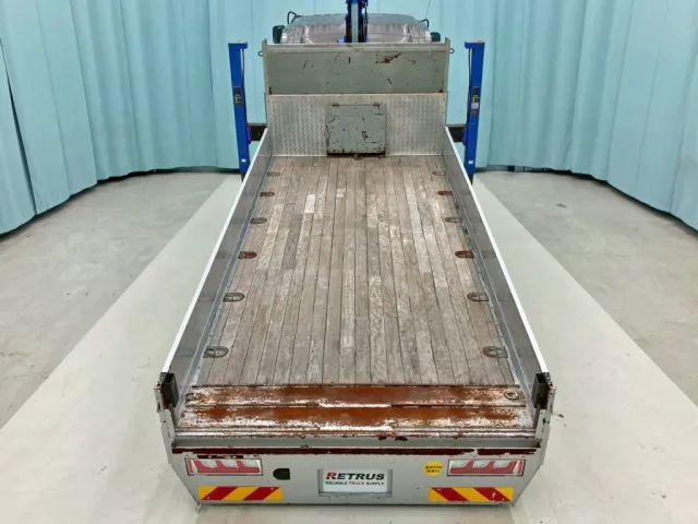 床は板張りです。|いすゞ フォワード QPG-FTR34S2の写真11