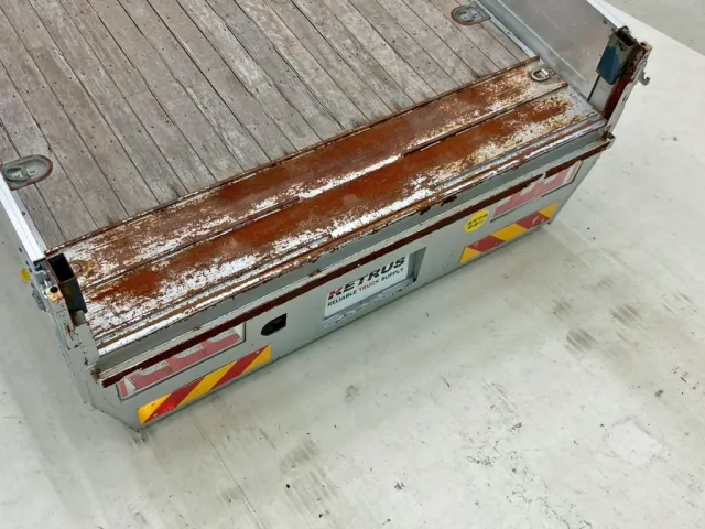 歩み掛け付きです。|いすゞ フォワード QPG-FTR34S2の写真18