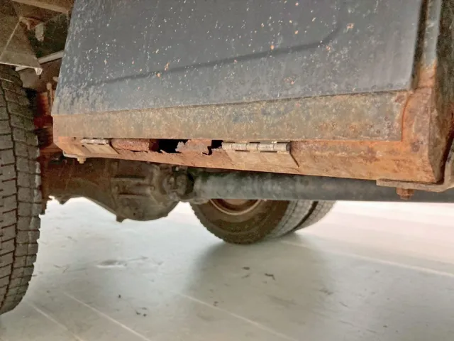 工具箱下部に腐食・穴あきがあります。|いすゞ フォワード QPG-FTR34S2の写真26