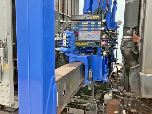 アウトリガーは差し違い式です。(アウトリガーは自動張り出しします)|いすゞ フォワード QPG-FTR34S2の写真28