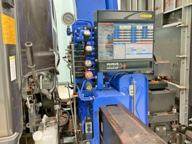 クレーンの操作レバーです。|いすゞ フォワード QPG-FTR34S2の写真30