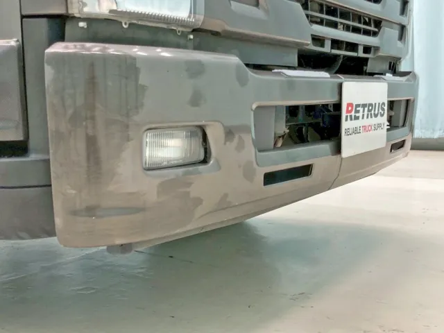 フロントバンパー運転席側にキズ・ヘコミ・手塗り箇所があります。|いすゞ フォワード QPG-FTR34S2の写真35