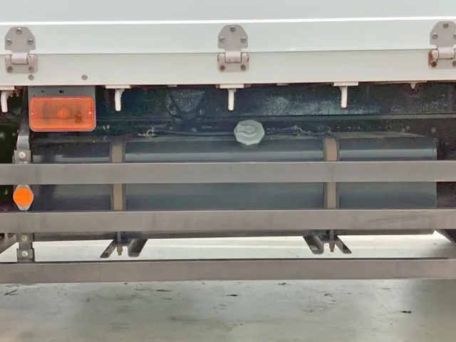 燃料タンクは200Lです。|いすゞ フォワード QPG-FTR34S2の写真38