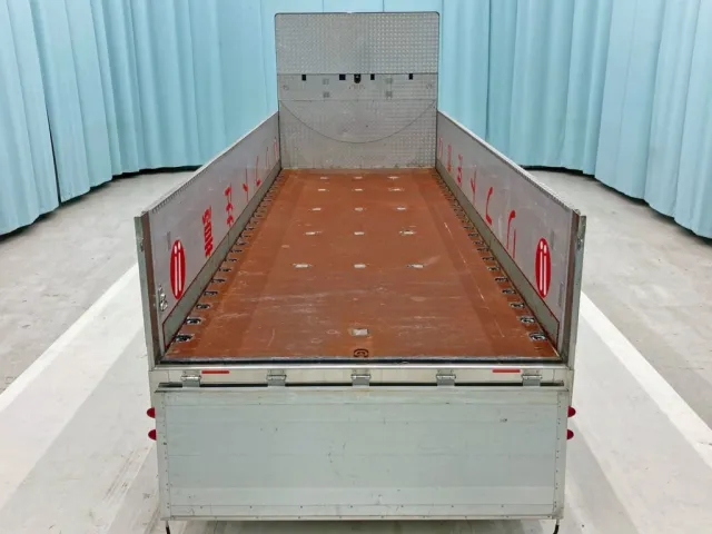 床は鉄板張りです。|日野 レンジャー LDG-GK8JRAAの写真12