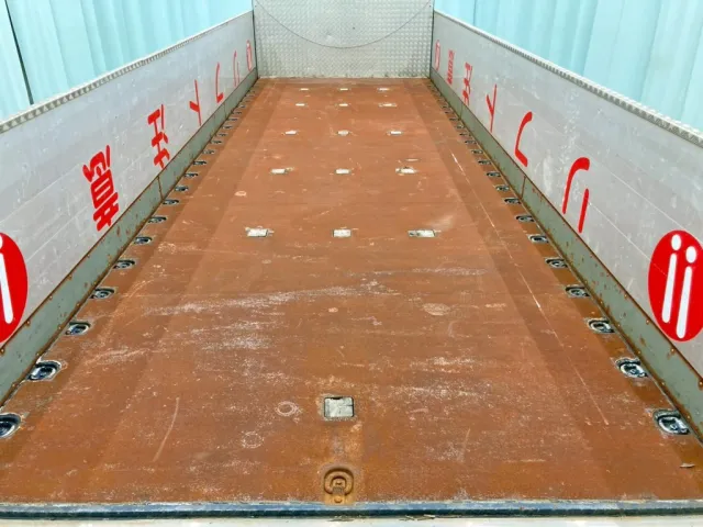 各所にスタンション穴が付いています。|日野 レンジャー LDG-GK8JRAAの写真13