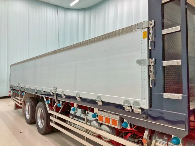 サイド蝶番・キャッチ・セイコーラックはステンレス製です。|日野 レンジャー LDG-GK8JRAAの写真18