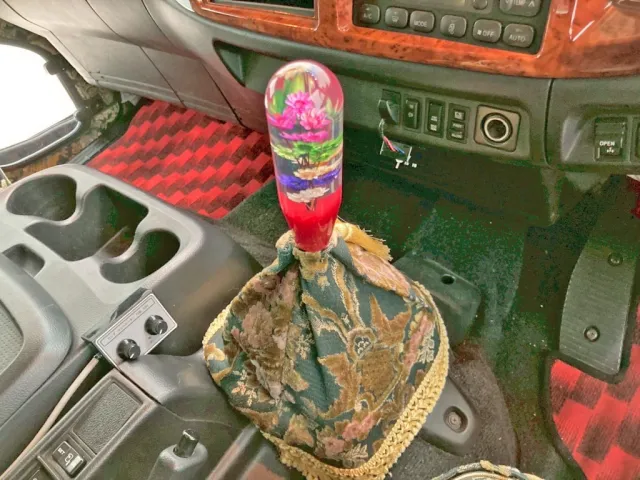 マニュアル6速です。|日野 レンジャー LDG-GK8JRAAの写真28