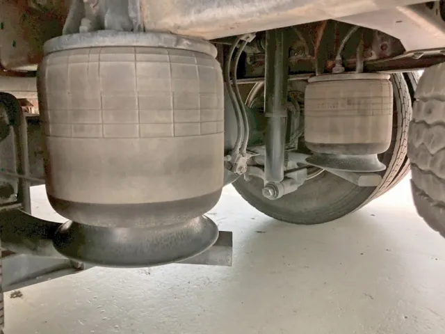 エアサスです。|三菱 ファイター TKG-FK64F(2WD)の写真5