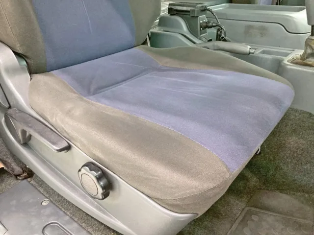 運転席座面にヘタリがあります。|三菱 ファイター TKG-FK64F(2WD)の写真10