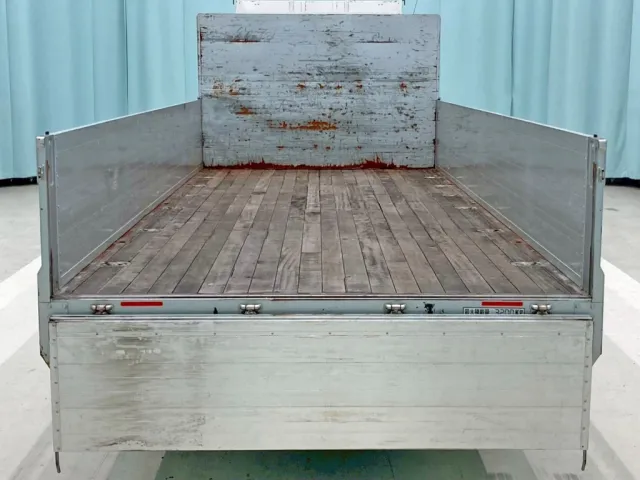 床は板張りです。|三菱 ファイター TKG-FK64F(2WD)の写真11