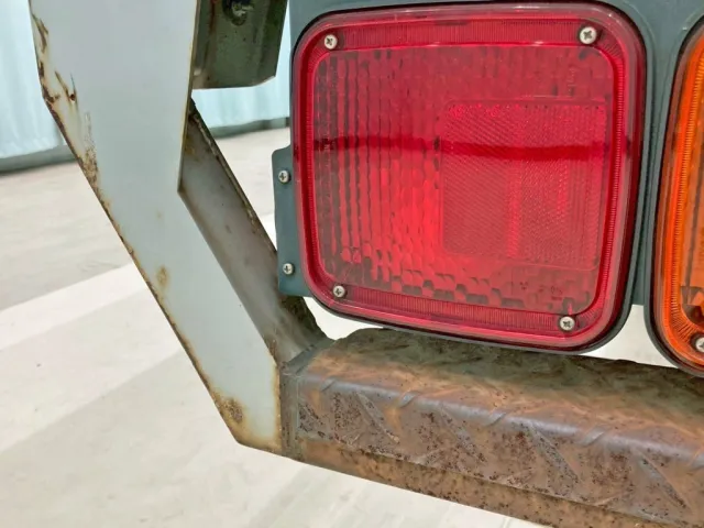 助手席側テールレンズに亀裂があります。|三菱 ファイター TKG-FK64F(2WD)の写真18