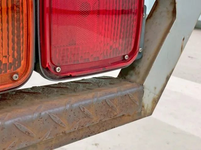 運転席側テールレンズに亀裂があります。|三菱 ファイター TKG-FK64F(2WD)の写真19